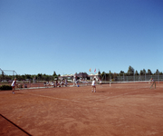 835814 Gezicht op de tennisbanen van de tennisvereniging ULTC Iduna (Ariënslaan 18) te Utrecht, in het recreatiegebied ...